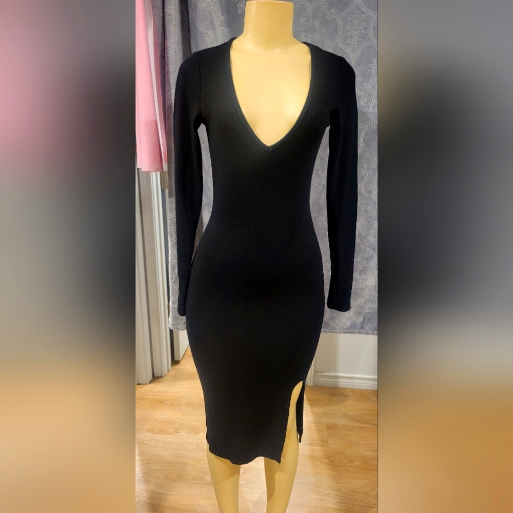 Heart ❤️ Hips long sleeve v-neck black dress size small